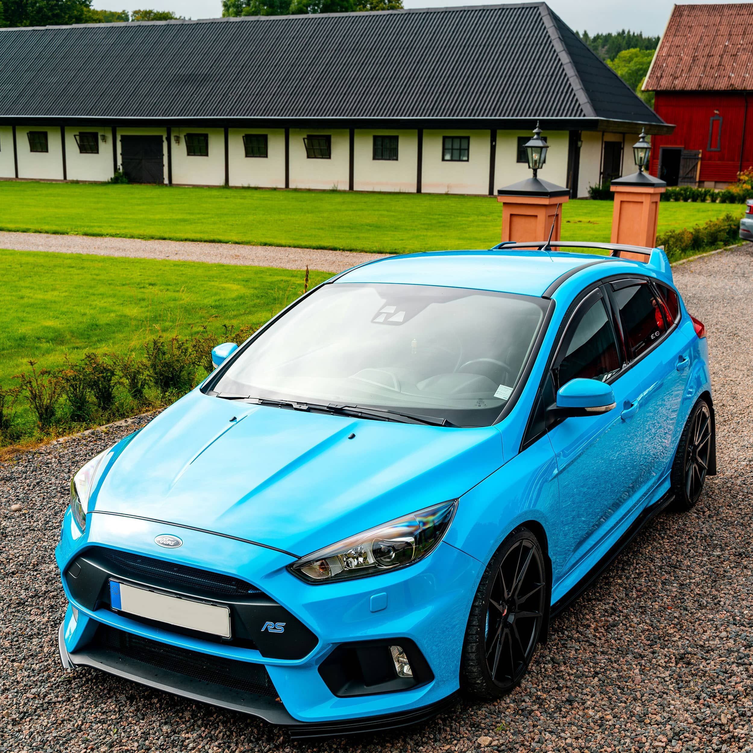 Blue Ford Focus RS parked outdoors