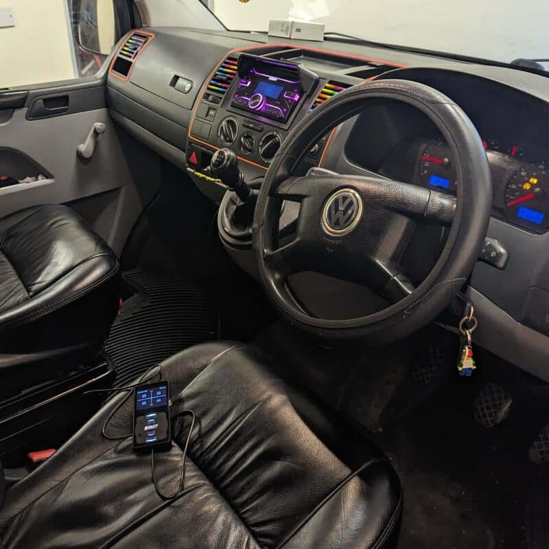 AirLift Performance 3P wired controller shown on the driver's seat in a VW T5