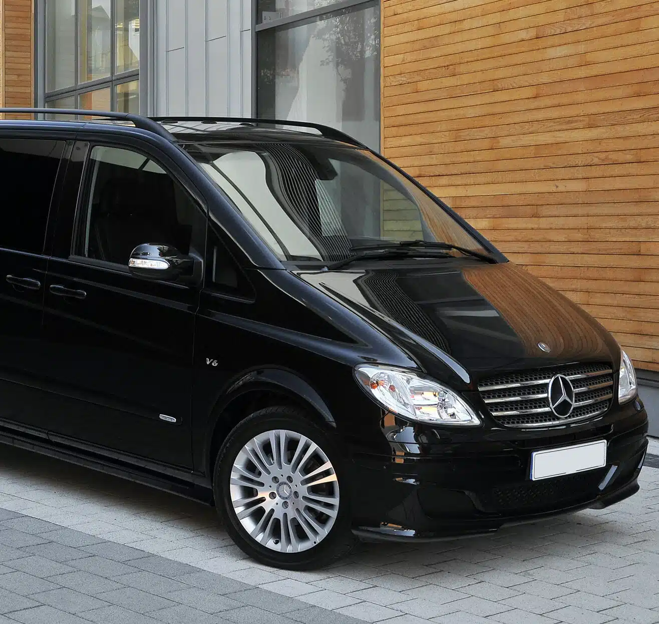 Black Mercedes Vito W639