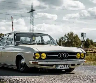 Lowered Audi 100 C1